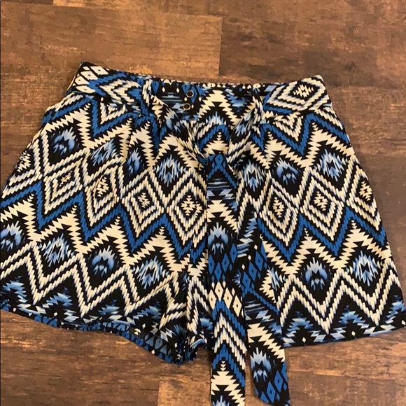 Monteau Pants - Monteau high waisted shorts